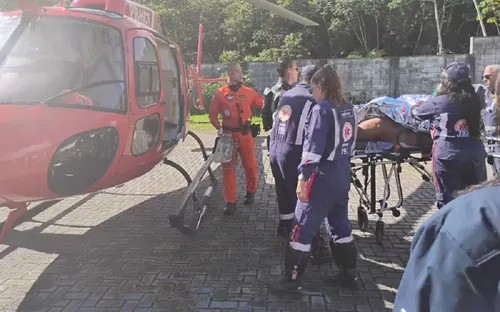 
					Mulher é socorrida em helicóptero após incêndio em casa na Bahia
				
				
