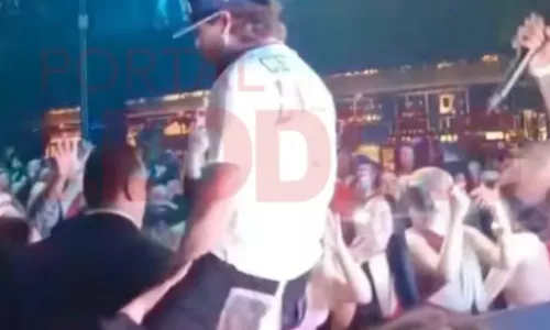 
					Mulher pega nas partes íntimas de Zé Felipe e cantor se revolta
				
				