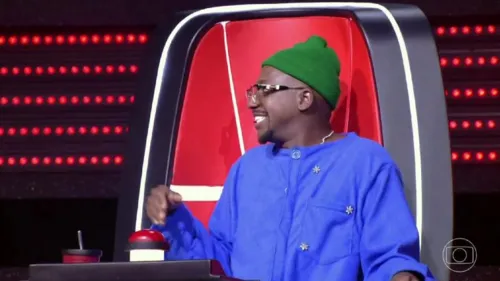 
					The Voice Brasil: Boninho divulga cenário e cantor entrega novo jurado
				
				