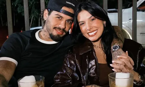 
					Zé Felipe surge aos beijos com Ana Castela e se declara em aniversário
				
				