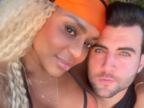 
					Namoro de Cariúcha com ex-Record desanda e chega ao fim após 2 meses
				
				