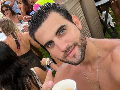 
					Namoro de Cariúcha com ex-Record desanda e chega ao fim após 2 meses
				
				