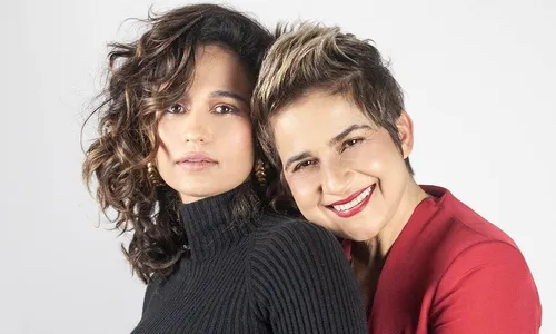   					Nanda Costa posa nua ao lado de Lan Lanh em foto clássica  				  				
