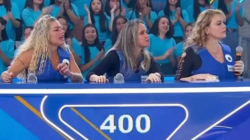 
					Narcisa joga praga em ex-BBBs e erro choca Celso Portiolli no SBT
				
				