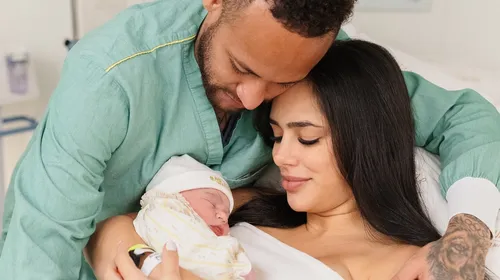 
				
					Neymar e Biancardi revelam primeiras fotos de Mel, 2ª filha do casal
				
				