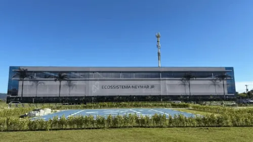 
				
					Neymar faz investimento astronômico em praia de SC após polêmica
				
				