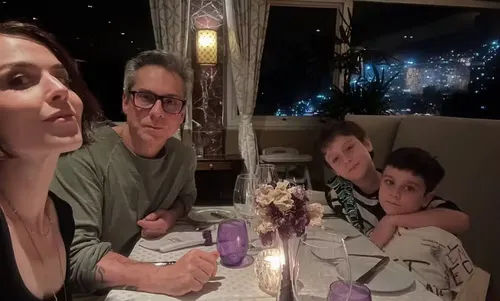 
					No ar em Vale Tudo, Alexandre Nero surge em fotos raras com herdeiros
				
				