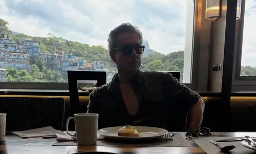 
					No ar em Vale Tudo, Alexandre Nero surge em fotos raras com herdeiros
				
				