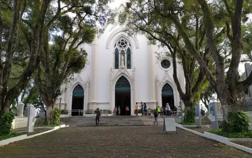 
				
					Número de católicos cai na Bahia, enquanto o de evangélicos dispara
				
				