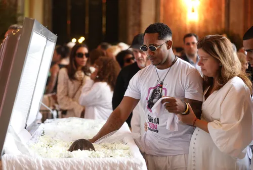 
					O Kanalha chora e presta última homenagem a Preta Gil
				
				