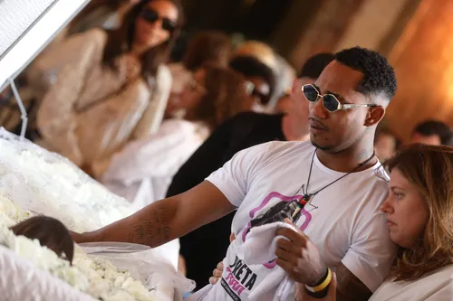 
					Irmão revela que velório de Preta Gil teve bar com drinks: 'Queria'
				
				