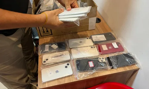 
					Operação contra pirataria apreende 201 celulares e armas na Bahia
				
				