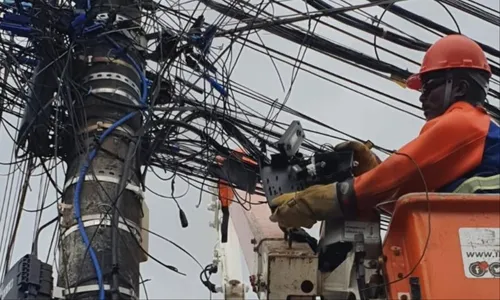   					Operação remove 14 ton de cabos irregulares de telefonia e internet  				  				