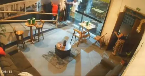 
					PM aposentado é preso em flagrante suspeito de agredir mulheres em bar
				
				