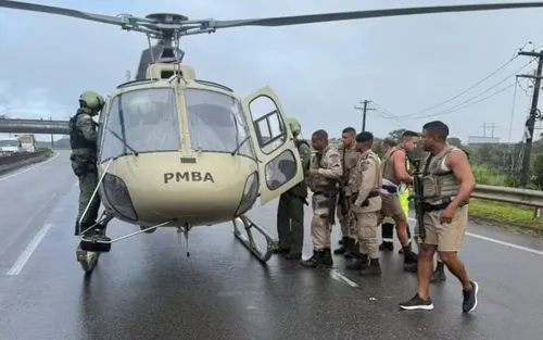 
					PM e idoso são resgatados por helicóptero após assalto na Bahia
				
				
