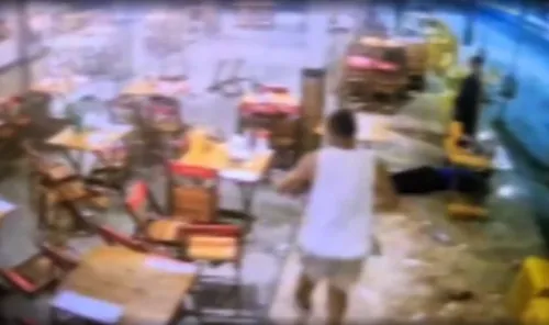 
				
					PM que atirou em bar se entrega e é preso por tentativa de homicídio
				
				