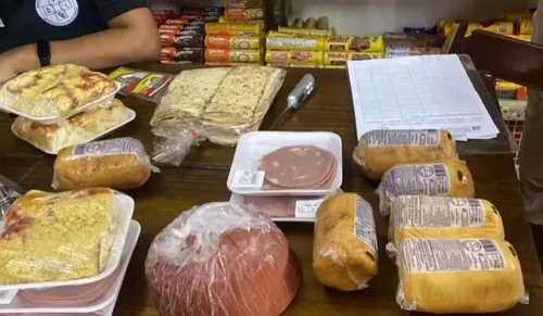 
					Padarias de bairros nobres são autuadas por vender produtos vencidos
				
				