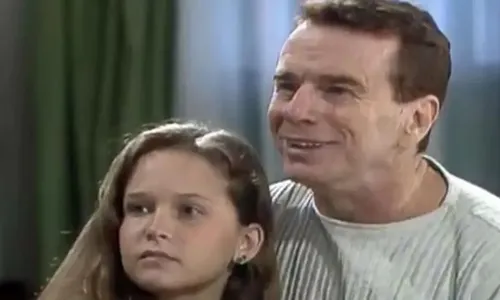 
				
					Pai de Bia em A Viagem? Descubra quem é o palhaço mascarado da novela
				
				