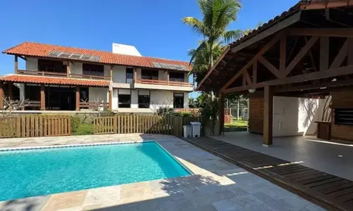 
				
					Pais de Larissa Manoela fazem 'promoção' de R$ 3,5 milhões em mansão
				
				