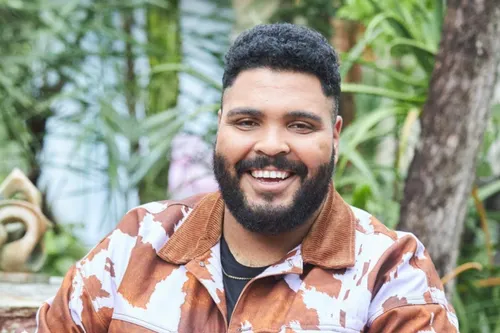 
				
					Garota do Momento: Paulo Vieira entra como par romântico de personagem
				
				
