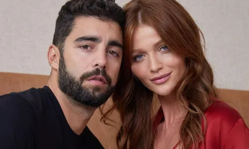 
					Pedro Scooby defende esposa após anúncio como musa no Salgueiro
				
				