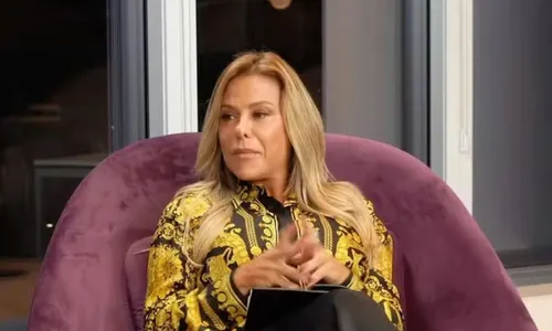 
					Poliana Rocha desabafa de roupas das dançarinas de Leonardo
				
				