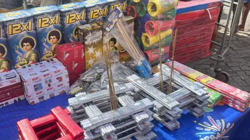 
				
					Polícia apreende 2,5 milhões de fogos de artifício clandestinos na BA
				
				