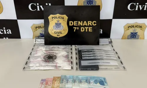 
					Polícia apreende drogas e celular em ação no interior da Bahia
				
				
