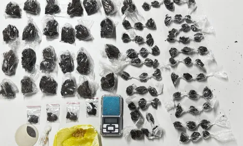 
					Polícia apreende suspeito de tráfico em Feira de Santana
				
				