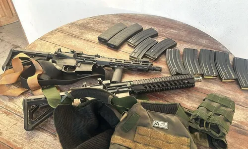 
					Policiais apreendem fuzis com integrantes de facções na Bahia
				
				