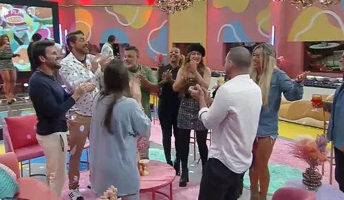 
				
					Power Couple: Adriana faz pedido chocante a Dhomini e festa fica morna
				
				