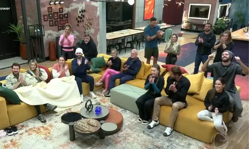 
				
					Power Couple: Carol briga com amiga, Ana Paula detona e Talira debocha
				
				