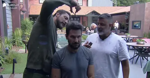 
				
					'Power Couple': Carol e Radamés celebram 'golpe' e Dhomini é detonado
				
				