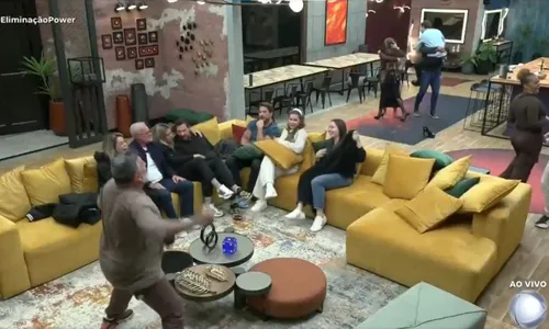 
				
					Power Couple: Eike debocha, Talira se desespera e Silvia faz previsão
				
				