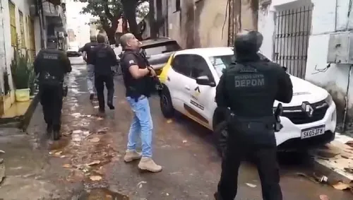 
					Presa suspeita de perseguição contra colega de faculdade em Salvador
				
				