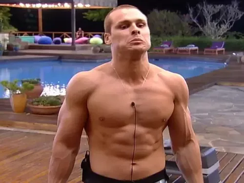 
					Prisão e lutas: por onde andam os participantes expulsos de A Fazenda
				
				