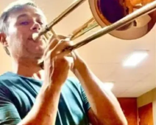 
					Professor universitário é morto a tiros após briga de trânsito na BA
				
				