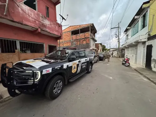 
					Quatro morrem e 14 são presos em ação após confrontos na Bahia
				
				