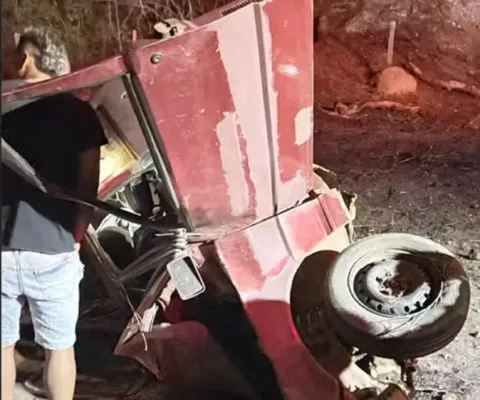 
					Quatro parentes morrem após batida ao voltar de velório na Bahia
				
				