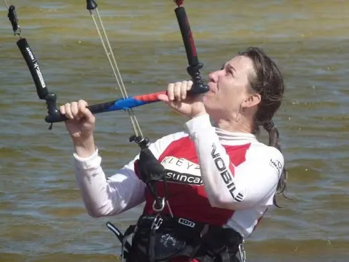 
					Quem é Adriana Jorge, baiana casada há 8 anos com a cantora Simone
				
				