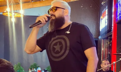 
					Quem era Gisley Ribeiro, cantor que morreu após show na Bahia
				
				