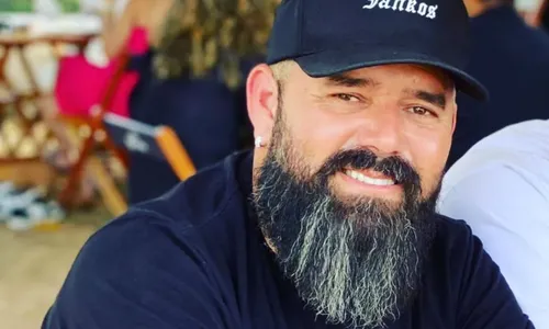 
					Quem era Gisley Ribeiro, cantor que morreu após show na Bahia
				
				