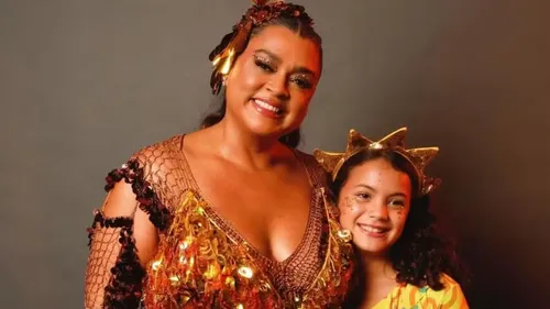 
					Fran Gil emociona ao falar de estado da filha após morte de Preta Gil
				
				