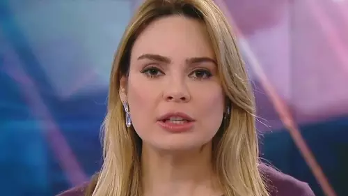 
					Rachel Sheherazade ganha prêmio na Record e desabafa: 'Pagar boletos'
				
				