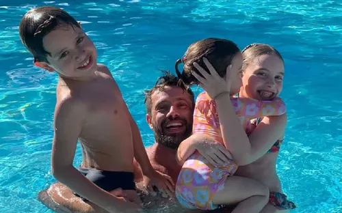 
					Rafael Cardoso surge com filhos após 2 anos em guerra judicial com ex
				
				