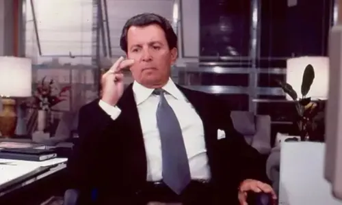 
					Rainha da Sucata: Renato é pressionado sobre morte de Vicente e reage
				
				