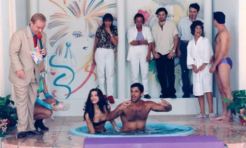 
					Ratinho resgata trunfo de Gugu para barrar a Record com fim de reality
				
				