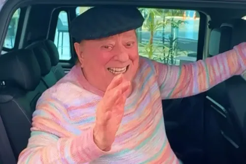 
					Raul Gil se manifesta após internação e revela detalhes da saúde; veja
				
				