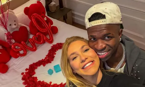 
					Reação da mãe de Virgínia ao namoro com Vini Jr chama atenção da web
				
				