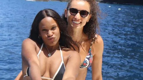 
				
					Rebeca Andrade e Gabi Guimarães surgem juntas e web especula romance
				
				